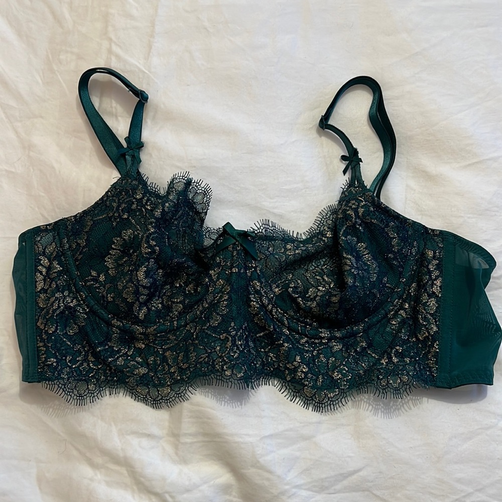 Victoria’s Secret Dream Angela Push-up without padding, never worn size 36B